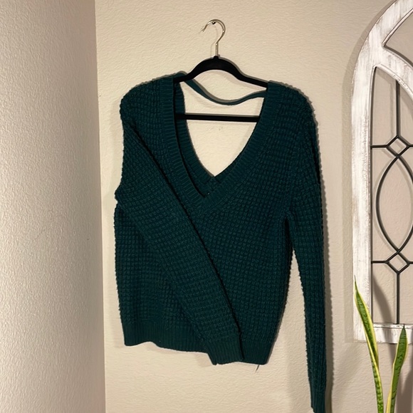Forever 21 off shoulder sweater - Picture 1 of 1